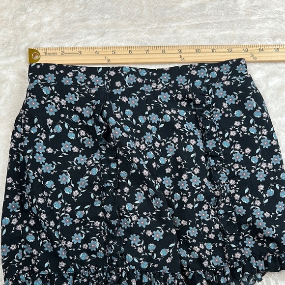 Xhilaration Black Floral High Waist Shorts - Picture 3 of 5